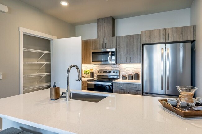 Building Photo - 3495 SE Reed Dr