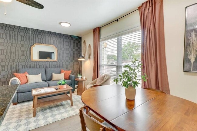 Primary Photo - 2401 Manor Rd