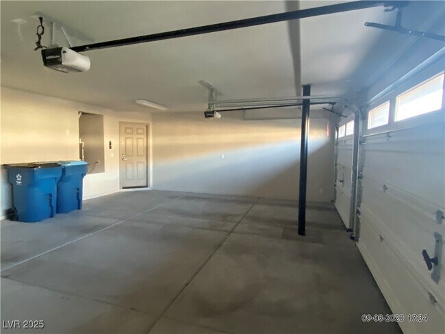Building Photo - 9839 Peaceful Bend Ct