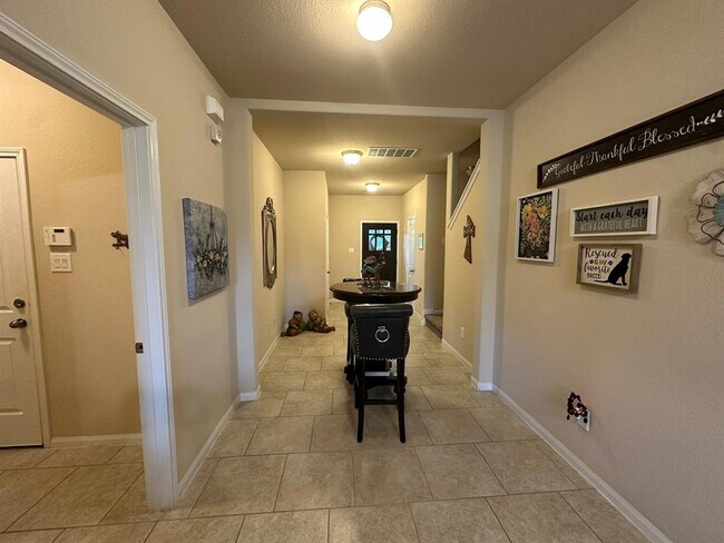 Building Photo - 16020 Fountainview Dr