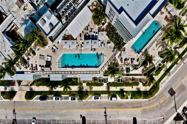 Building Photo - 401 N Birch Rd