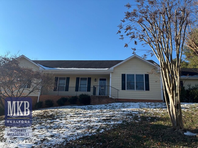 Building Photo - Lovely Ranch in South Roanoke