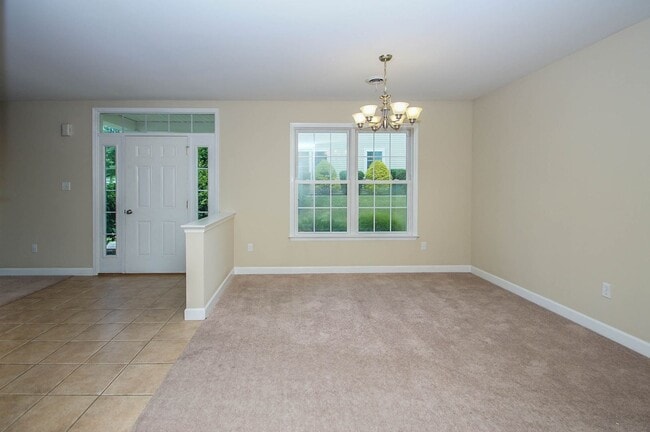 Building Photo - 3 BEDROOM 2.5 BATHROOM APARTMENT