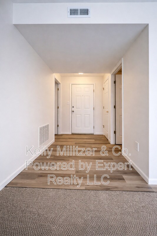 Building Photo - 406 S Church St