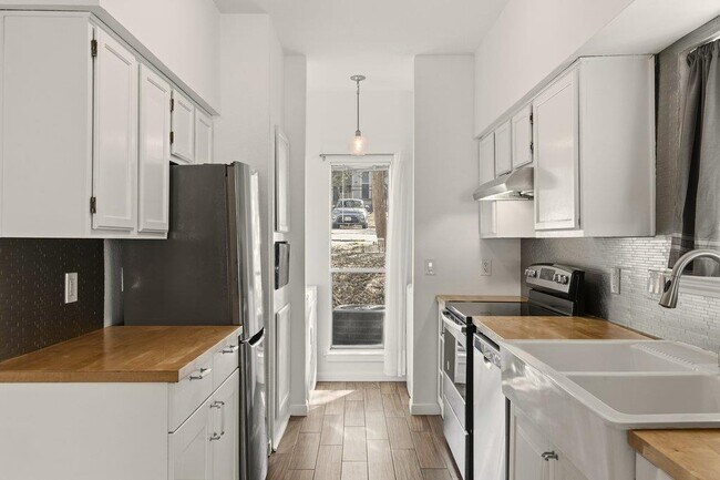 Building Photo - 2450 Wickersham Ln