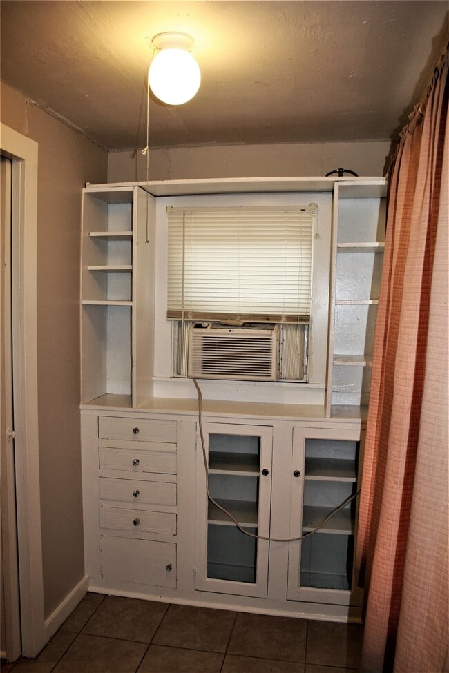 Building Photo - 6622 Church St