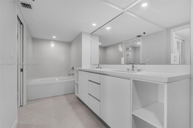 Building Photo - 251 Crandon Blvd
