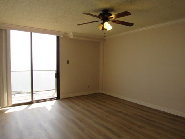 Building Photo - 1400 Ocean Dr