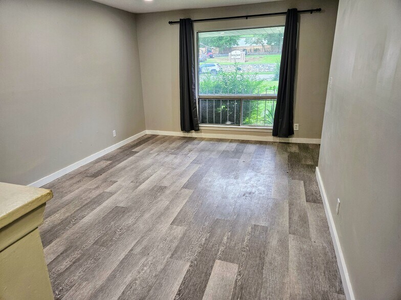 Building Photo - 359 Glenwood Dr