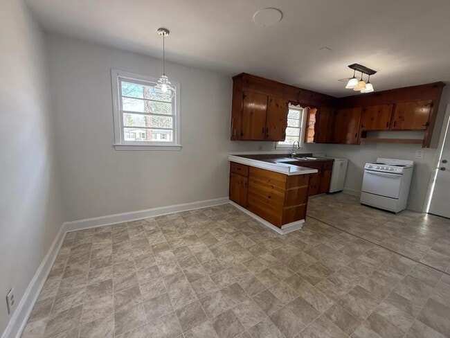 Building Photo - 4442 Reona Ave