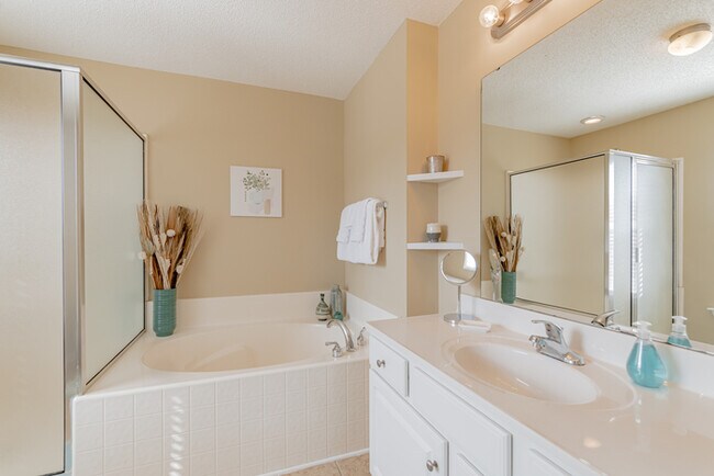 Building Photo - Furnished Rental