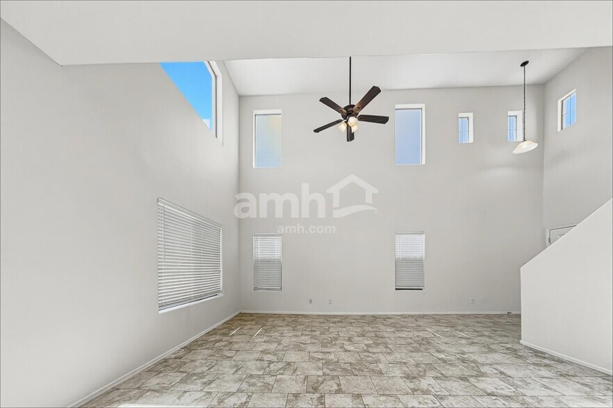Building Photo - 17238 W Maui Ln