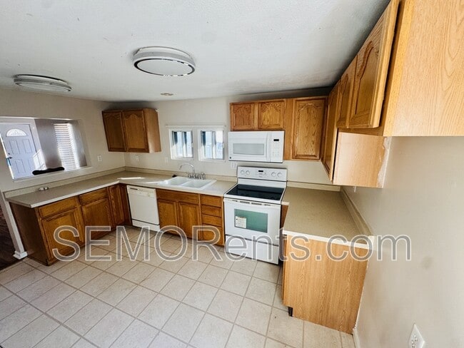 Building Photo - 335 Edgewood Rd