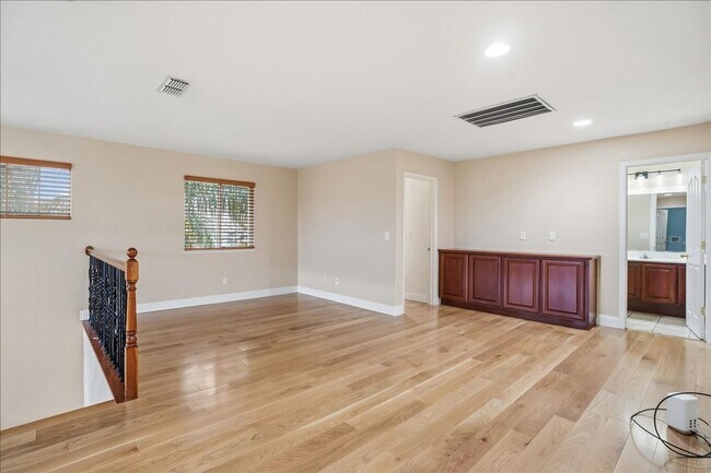 Building Photo - 70 Arches Cir