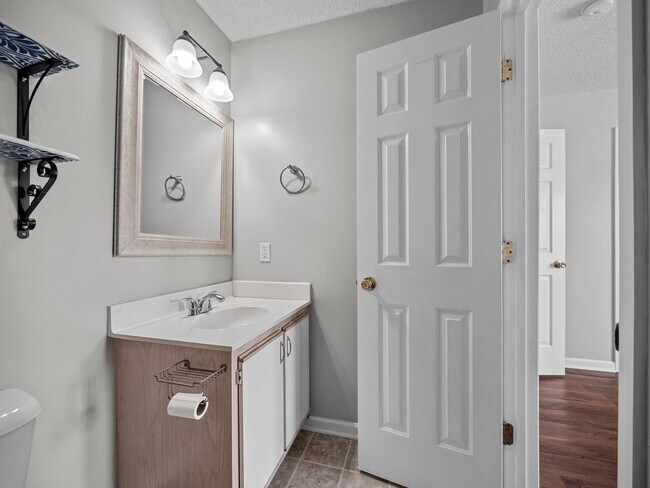 Building Photo - Welcome to Marsh Oaks!