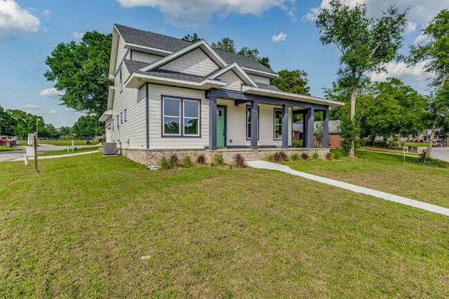 Building Photo - This luxurious new custom home in the sought-after Shadow Grove subdivision is a masterpiece of m...