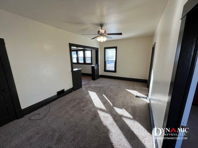 Building Photo - 3 Bedroom, 1 Bathroom Single Family House Downtown