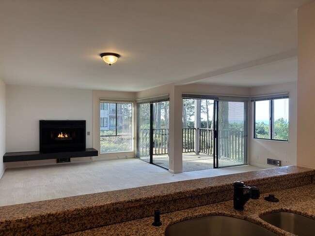Building Photo - Great Condo Pebble Beach with Ocean Views