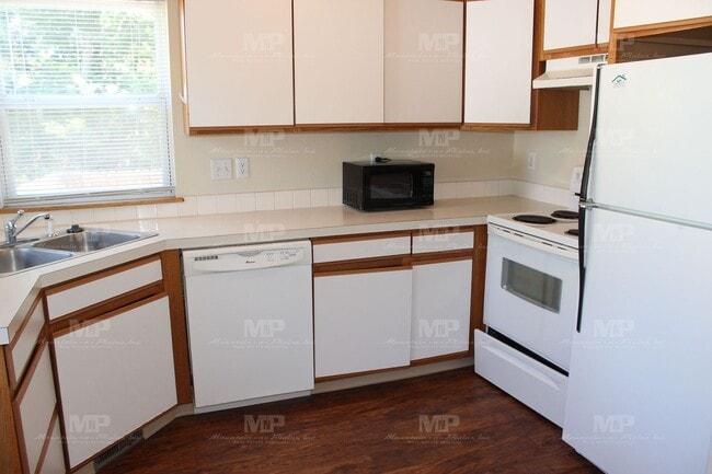 Building Photo - Bring three of your friends!