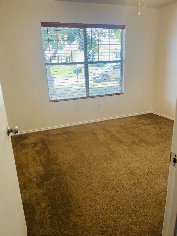 Building Photo - 1737 Vineridge Ln