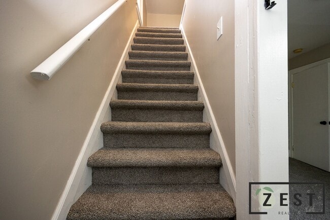 Building Photo - PRE LEASING! Beautiful 3 BEDROOM!