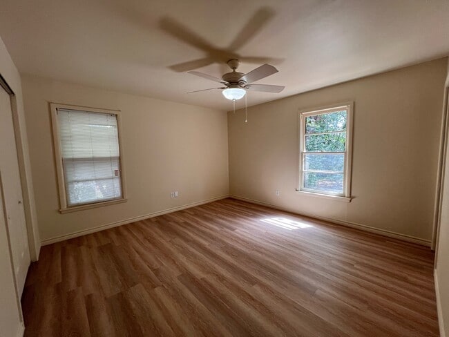 Building Photo - 509 Davis Dr