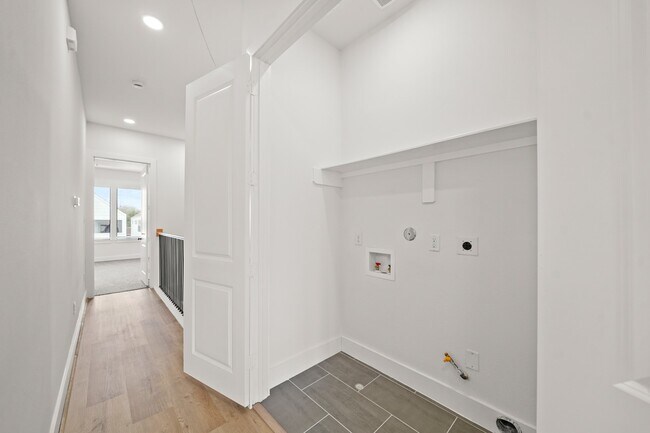 Building Photo - 3417 Tuam St