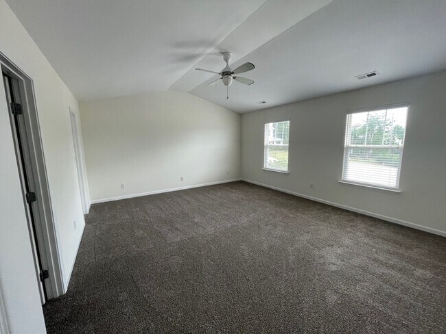 Building Photo - Classic 4-Bedroom Home in McKinley Mill