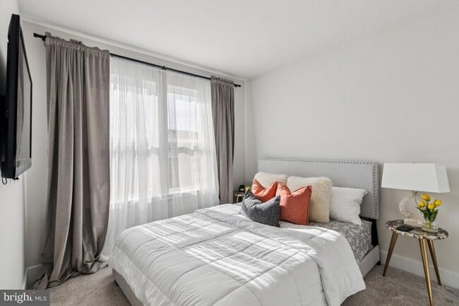 Building Photo - 10939 Drummond Pl