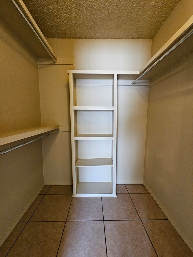 Building Photo - (3) Bed/(2) Bath Pets Negotiable Avail NOW!