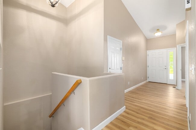Building Photo - This beautiful 3-bedroom, 3-bathroom in Parker