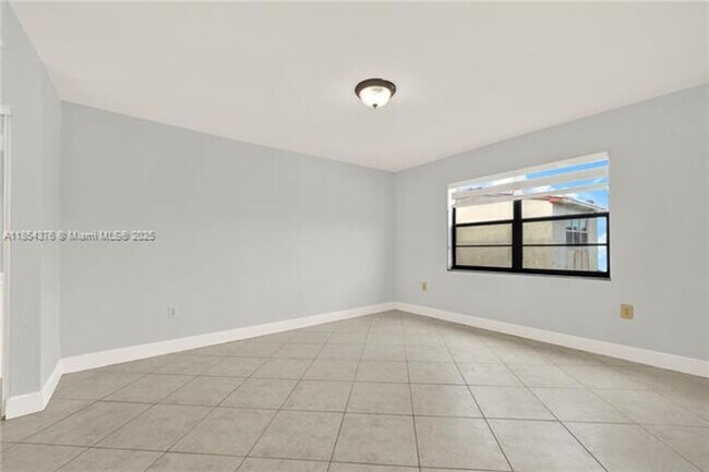 Building Photo - 1335 W 68th St