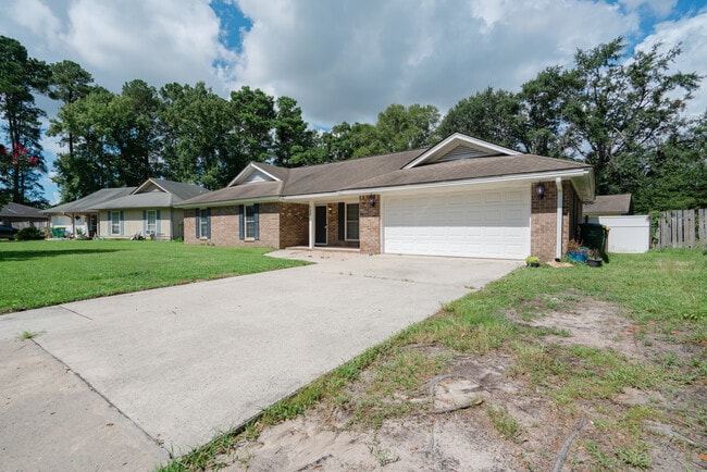 Building Photo - 122 Longleaf Cir