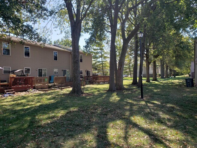 Building Photo - 7900 Barkwood Dr