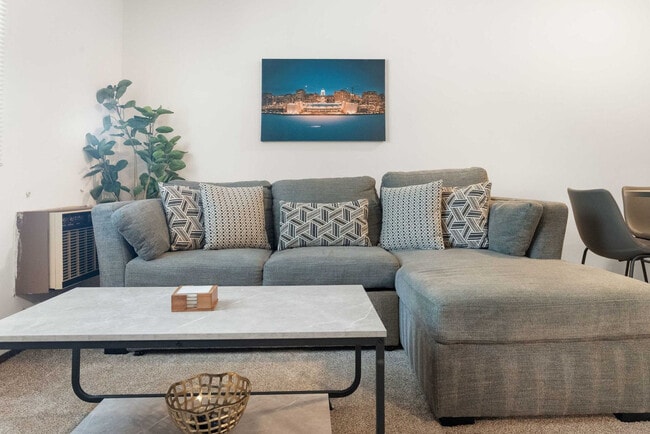 Building Photo - 2601 University Ave