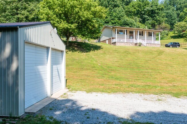Building Photo - 3 br/ 2 bath home, private setting with garage/workshop