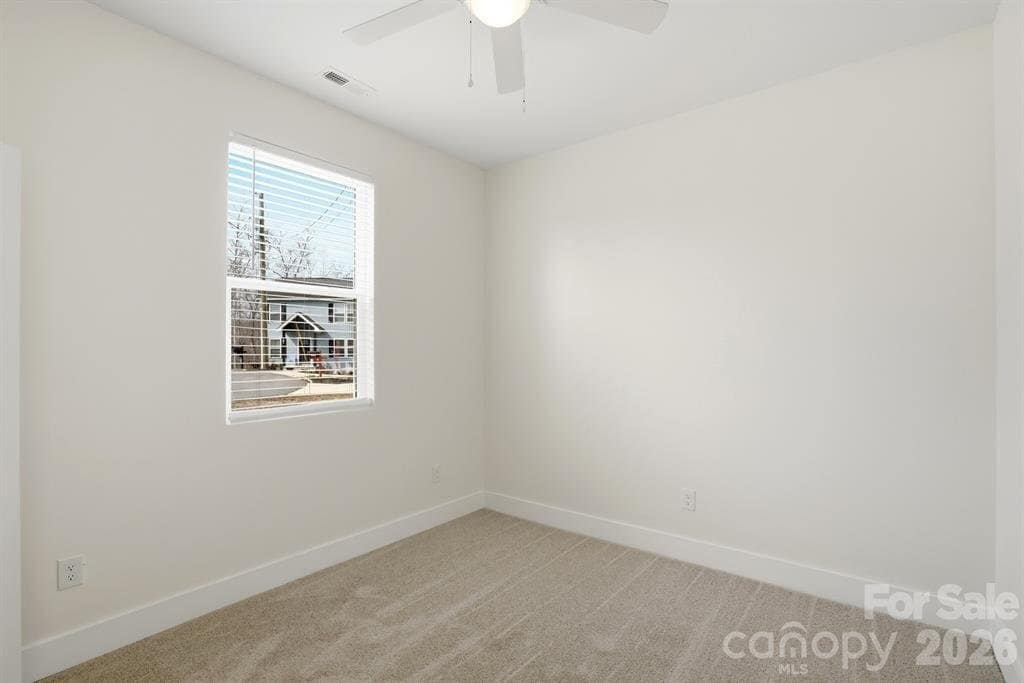 Building Photo - 102 Snyder Ct NE