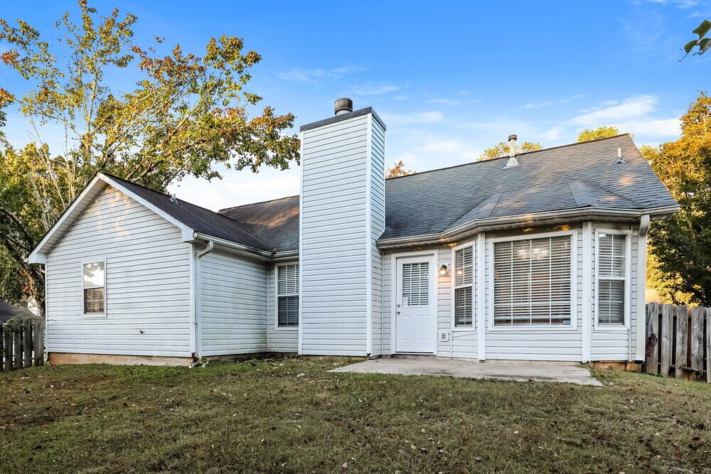 Building Photo - 454 Village Cir