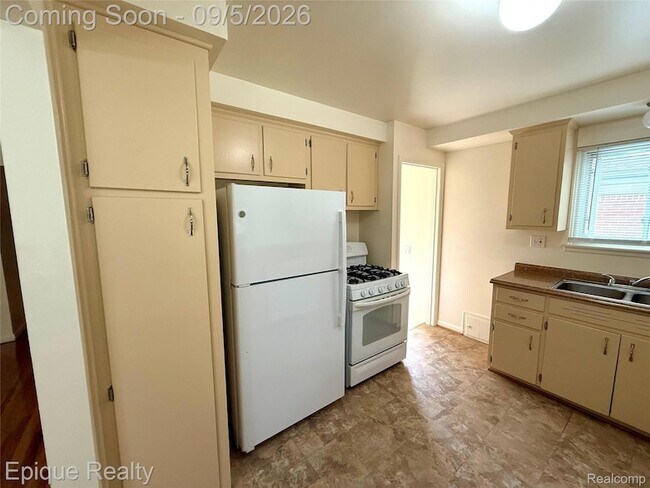 Building Photo - 5627 Clippert St