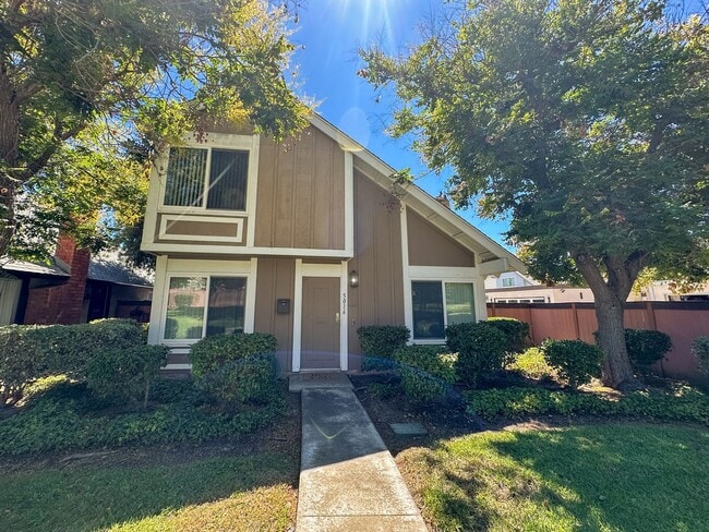 Building Photo - Updated 4 Bedroom, 2 Bath Villa Portofino ...