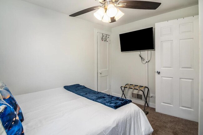 Building Photo - 334 S Wisconsin Ave