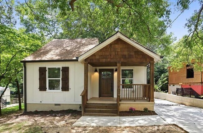 Building Photo - 1060 Regent St SW