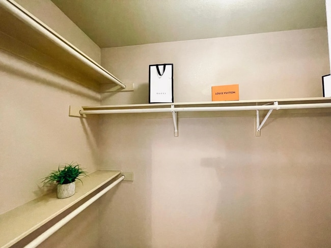 Building Photo - 9310 Albany Dr