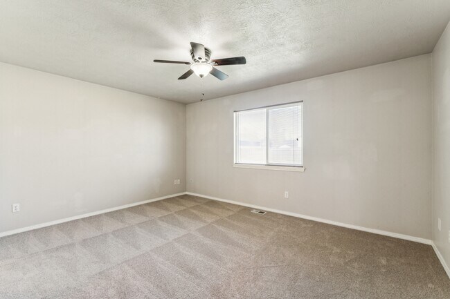 Building Photo - 8210 Waterside Ave