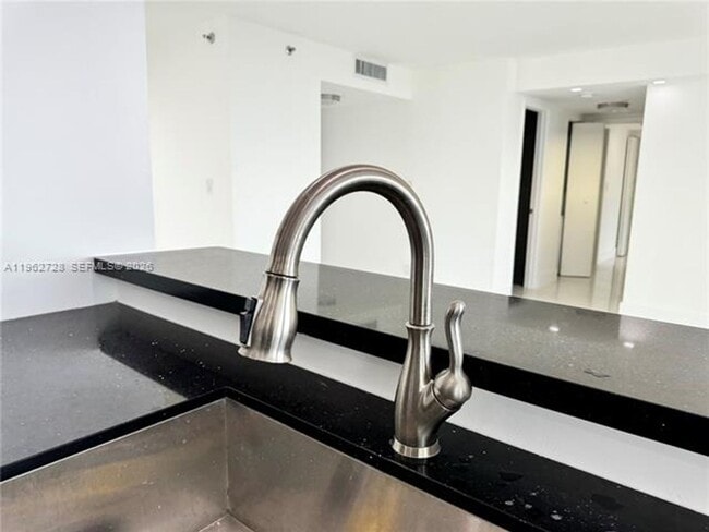 Building Photo - 2000 Towerside Terrace