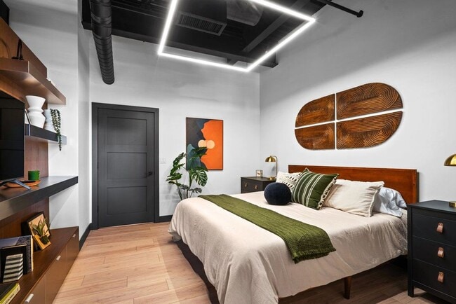 Building Photo - Stunning Fully Furnished Condo in Downtown...
