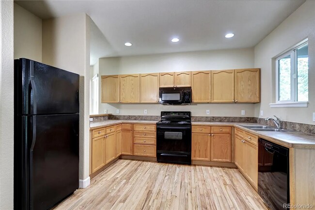 Building Photo - 3 bed / 2.5 bath duplex in Castle Rock!! -18 month lease preferred