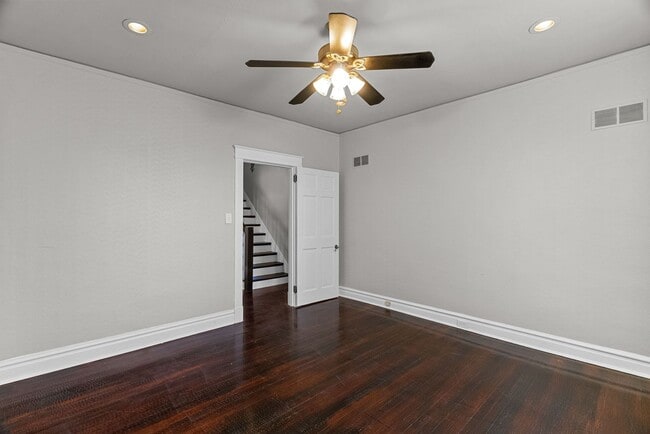 Building Photo - Charming 2+ Bedroom in Shrewsbury – Walkable Neighborhood & Pet-Friendly!