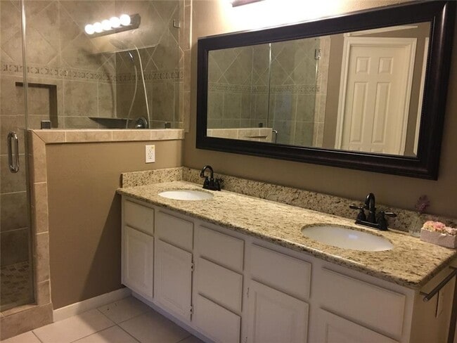 Building Photo - Beautiful 1 story home in Bay Glen!