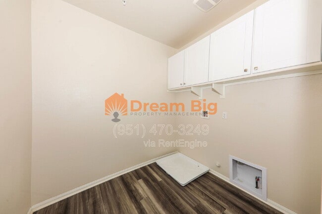 Building Photo - 24712 Hudson St